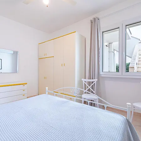 Benegiamo Villa *